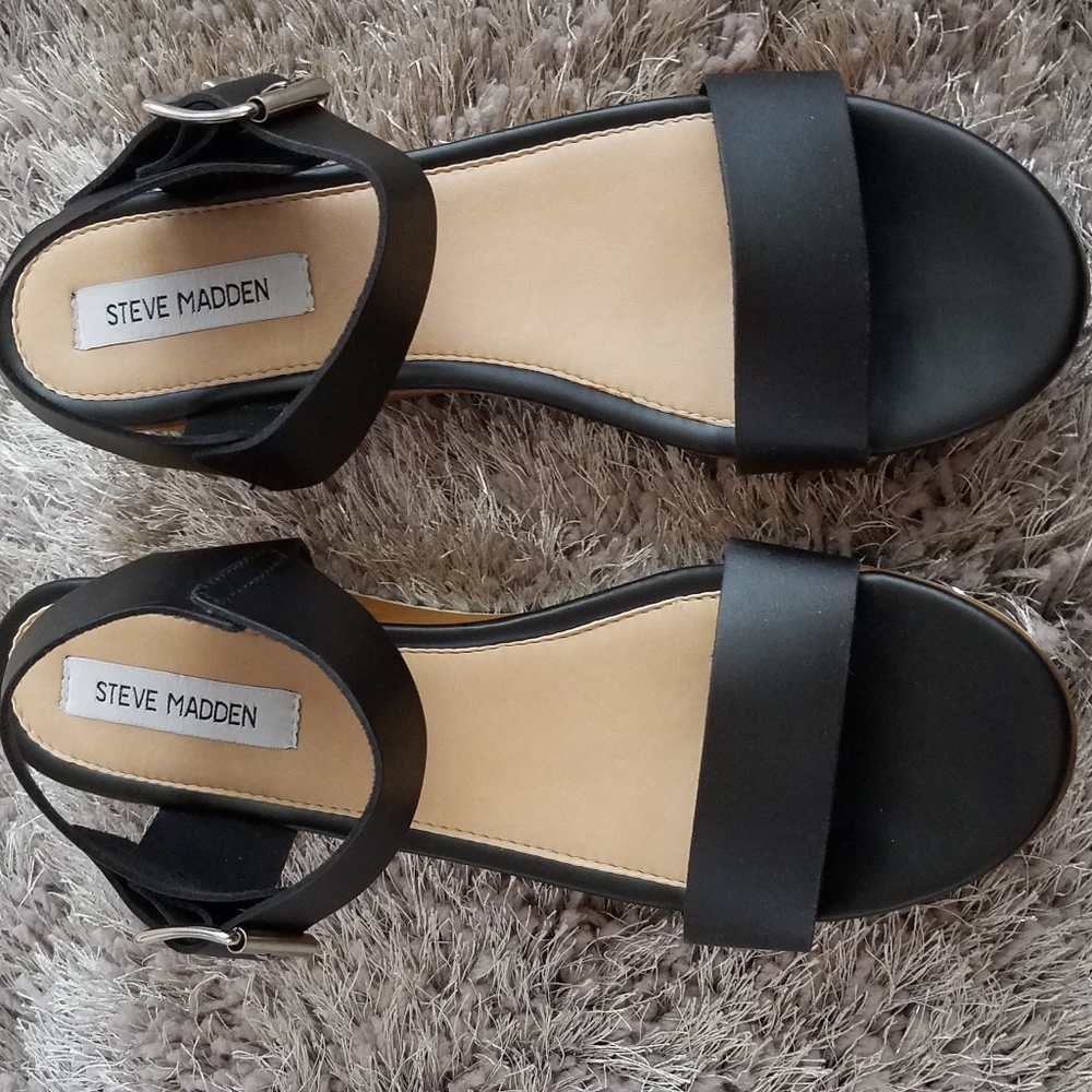 Sandals - Picture 2 of 3